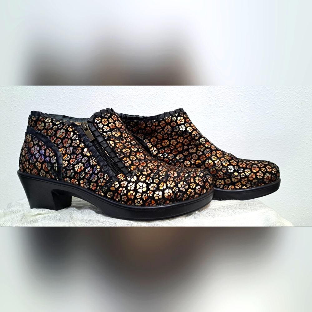 Alegria Ankle Boots, Foil Flower Decor, Sz. 40 "Like New"  Leather Upper